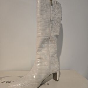 Chic White Croc-Embossed Heeled Boots